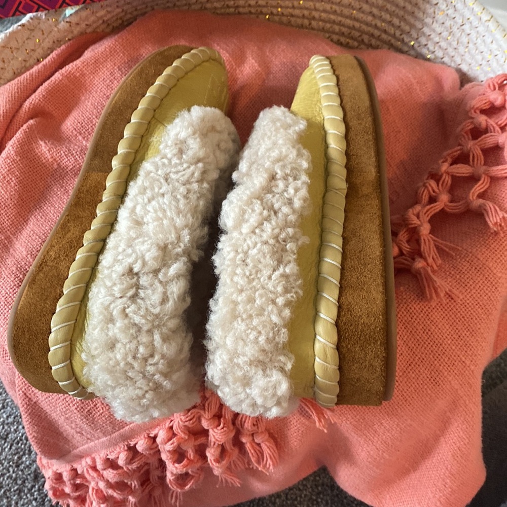 NIB Tory Burch Genuine Shearling Moccasin Slippers - Picture 6 of 13